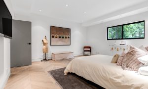 Professional real estate photographer in Los Angeles. Offering high-quality photography for listings, Airbnb, luxury properties, and commercial real estate.