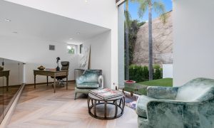 Professional real estate photographer in Los Angeles. Offering high-quality photography for listings, Airbnb, luxury properties, and commercial real estate.