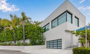 Professional real estate photographer in Los Angeles. Offering high-quality photography for listings, Airbnb, luxury properties, and commercial real estate.