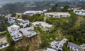 Professional real estate photographer in Los Angeles. Offering high-quality photography for listings, Airbnb, luxury properties, and commercial real estate.