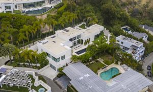 Professional real estate photographer in Los Angeles. Offering high-quality photography for listings, Airbnb, luxury properties, and commercial real estate.