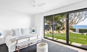 b52708e6bb68deedb39c6a96fb6d1b73-cc_ft_384