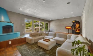 d5f3b0eb38f268155fbbca44393149a7-uncropped_scaled_within_1536_1152