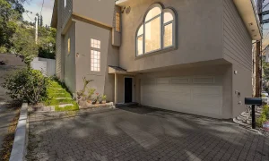 d9e0b3dadc64a648cac100bff7757e6f-uncropped_scaled_within_1536_1152