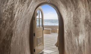 fcd2f46c6f4a5de1a9082bb788e0fdd7-uncropped_scaled_within_1344_1008