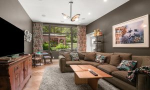 fd2d210dee1d61c65b515735553c7af4-uncropped_scaled_within_1344_1008